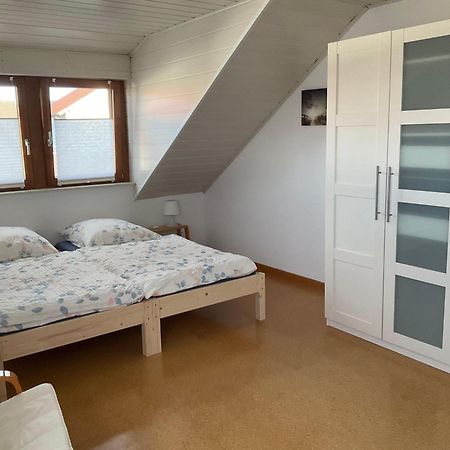 Ferienwohnung-Loesch นอยเอนบวร์ก อัม ไรน์ ภายนอก รูปภาพ