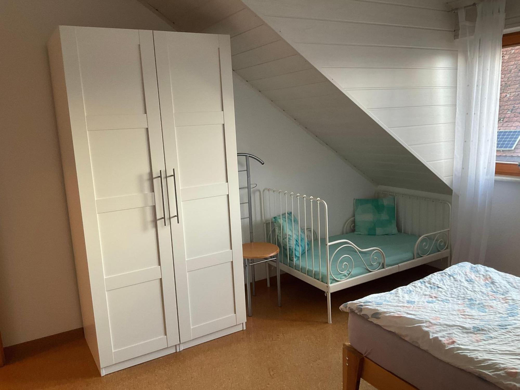 Ferienwohnung-Loesch นอยเอนบวร์ก อัม ไรน์ ภายนอก รูปภาพ