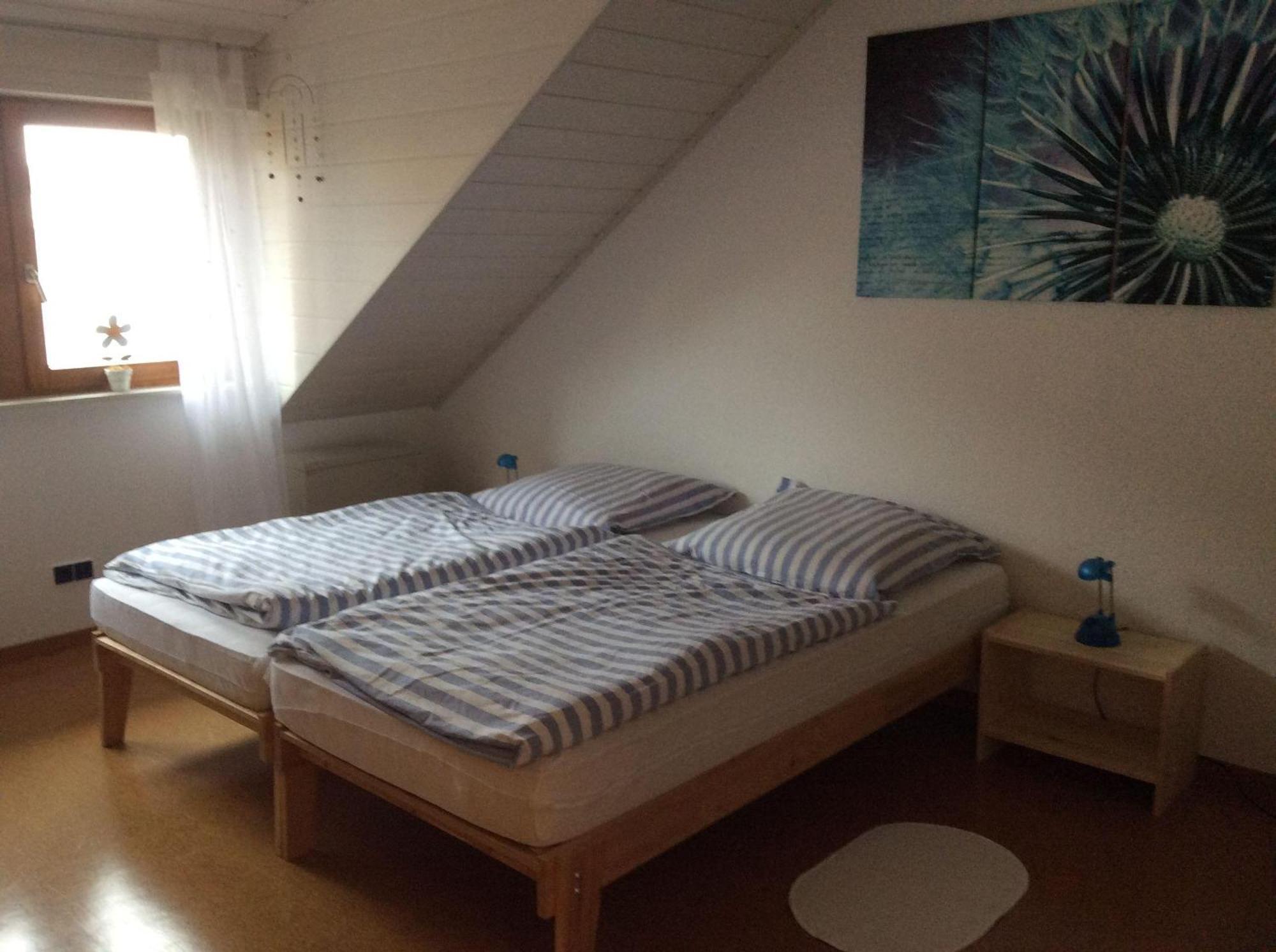 Ferienwohnung-Loesch นอยเอนบวร์ก อัม ไรน์ ภายนอก รูปภาพ
