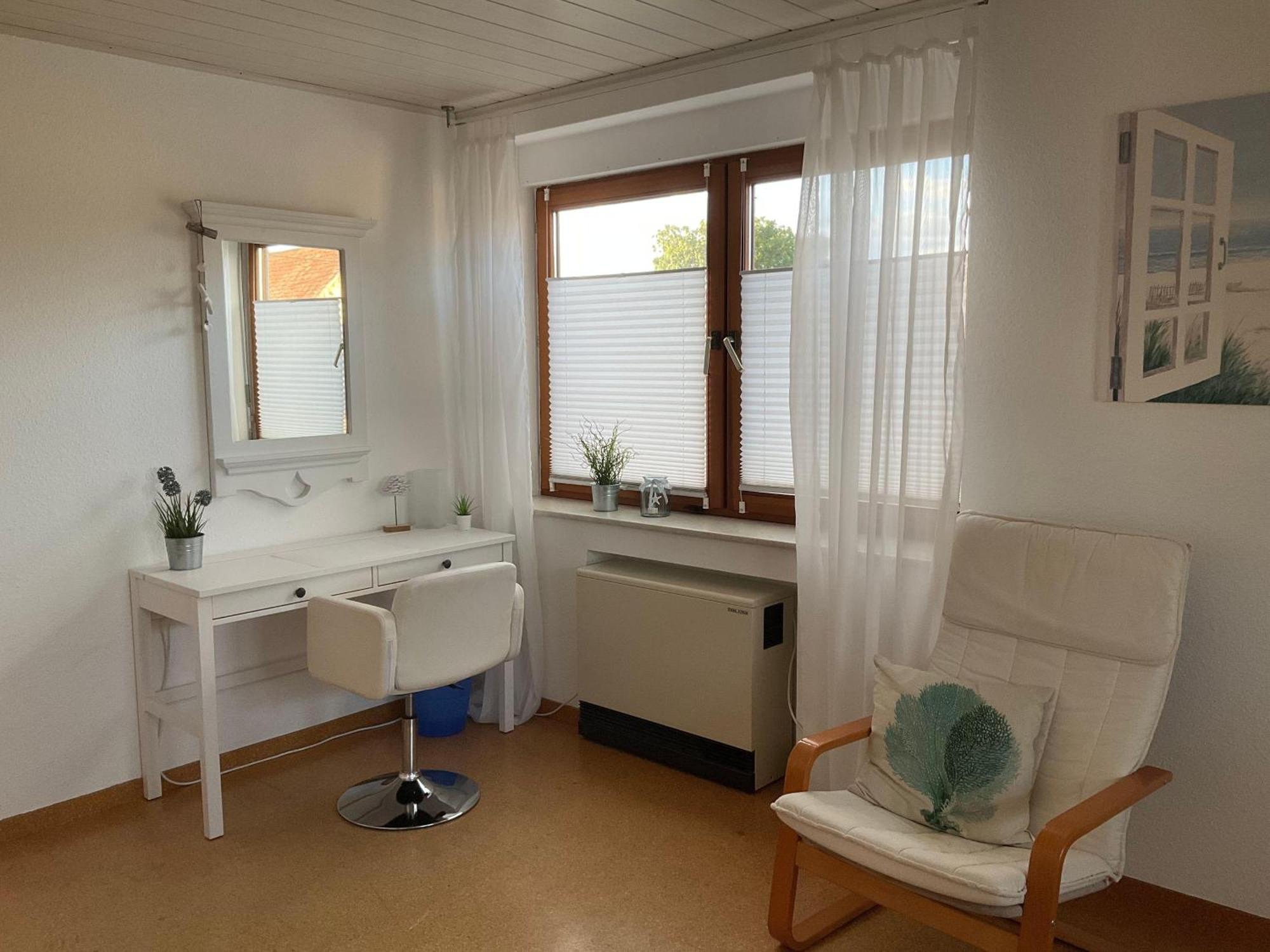 Ferienwohnung-Loesch นอยเอนบวร์ก อัม ไรน์ ภายนอก รูปภาพ